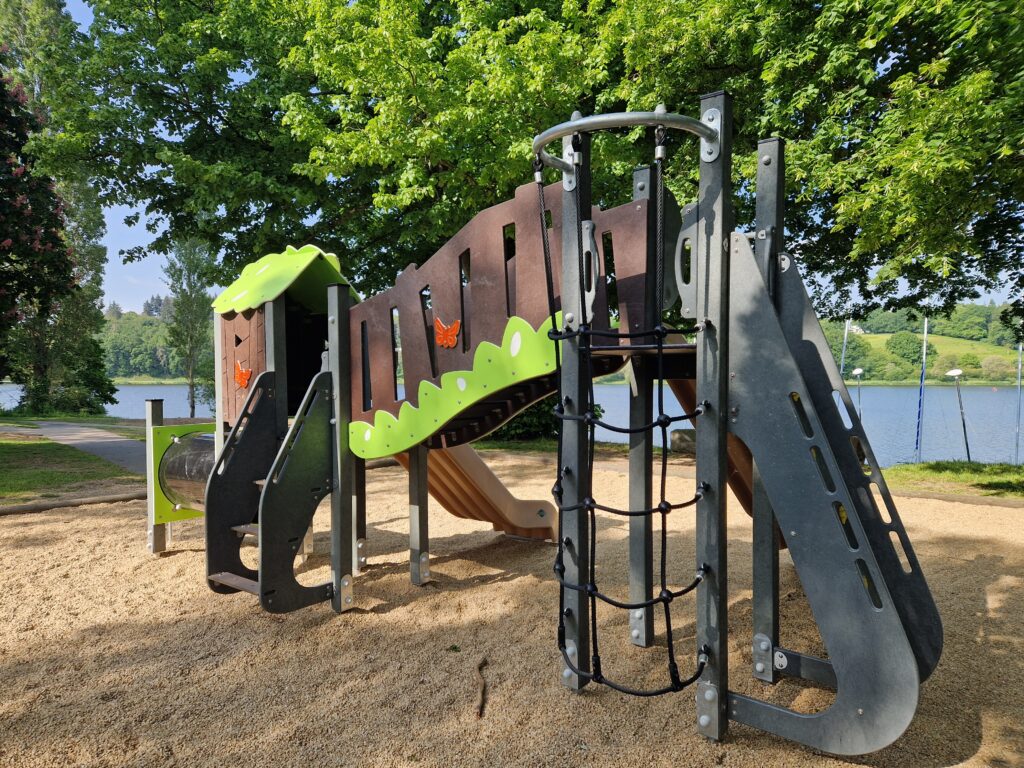 aire-de-jeux-plastique-recyclé-structure-2-12ans-enfants-parc-commune