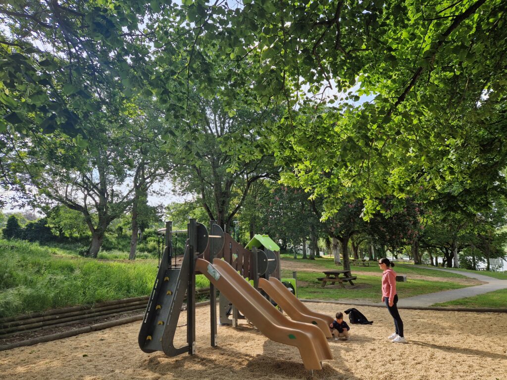 aire-de-jeux-plastique-recyclé-structure-2-12ans-enfants-parc-commune