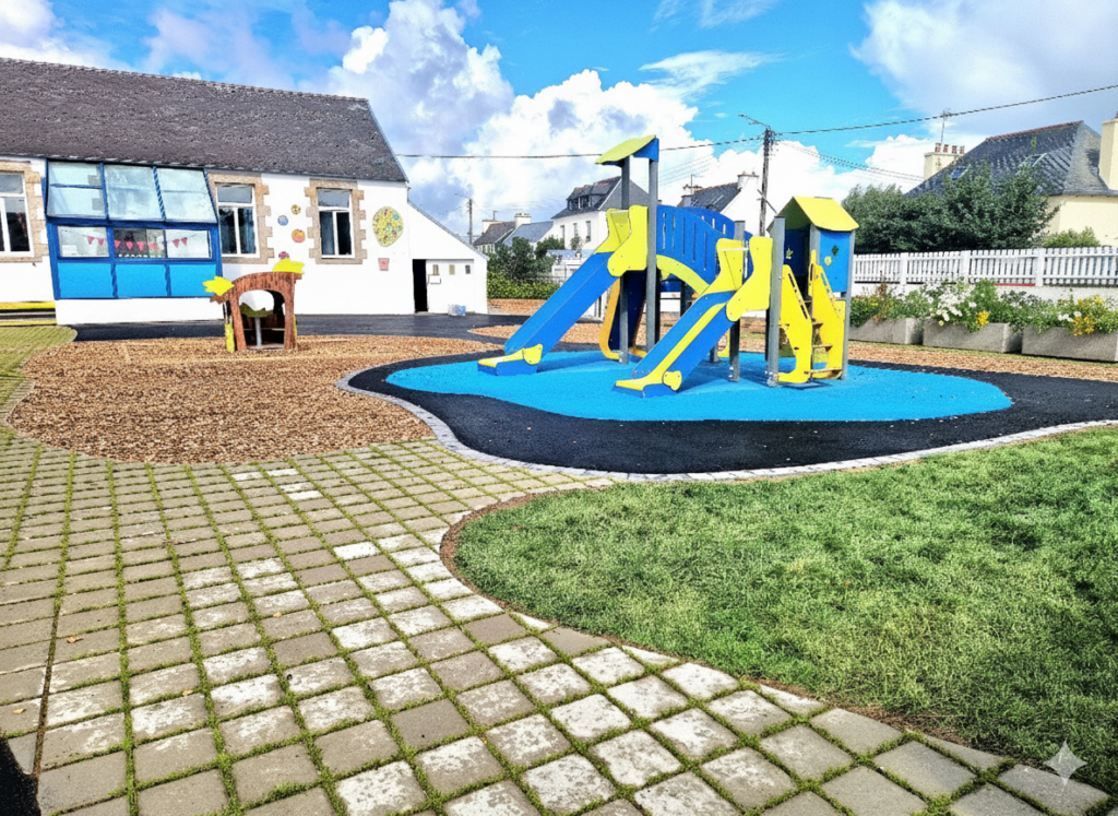 Végétalisation Cour école Ste Therese Guilers56 (1)