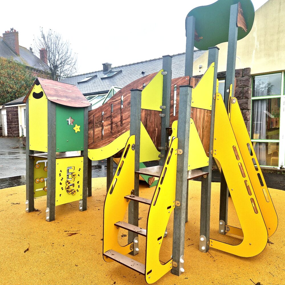 1 Kks 642 Fantasy Poteaux Recyclés Et Hpl Mairie Ploubazlanec 22