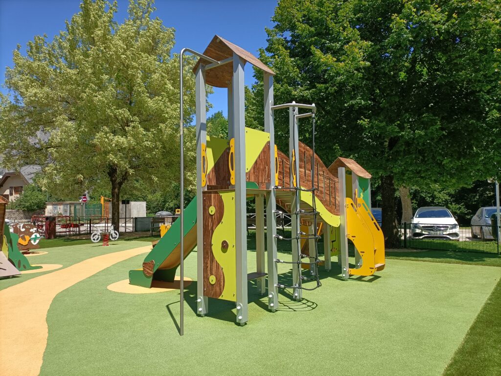 Aire de jeux 2-12 ans Isère Bourg d'Oisans