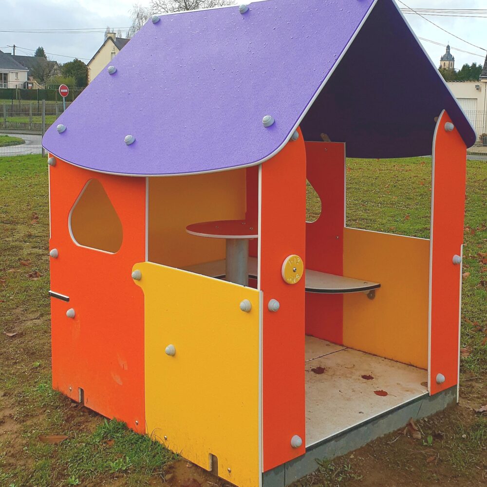 Cabane-MMR-refuge-maisonnette-cachette-reposer-photo-réalisation-jeu-extérieur-synchronicity