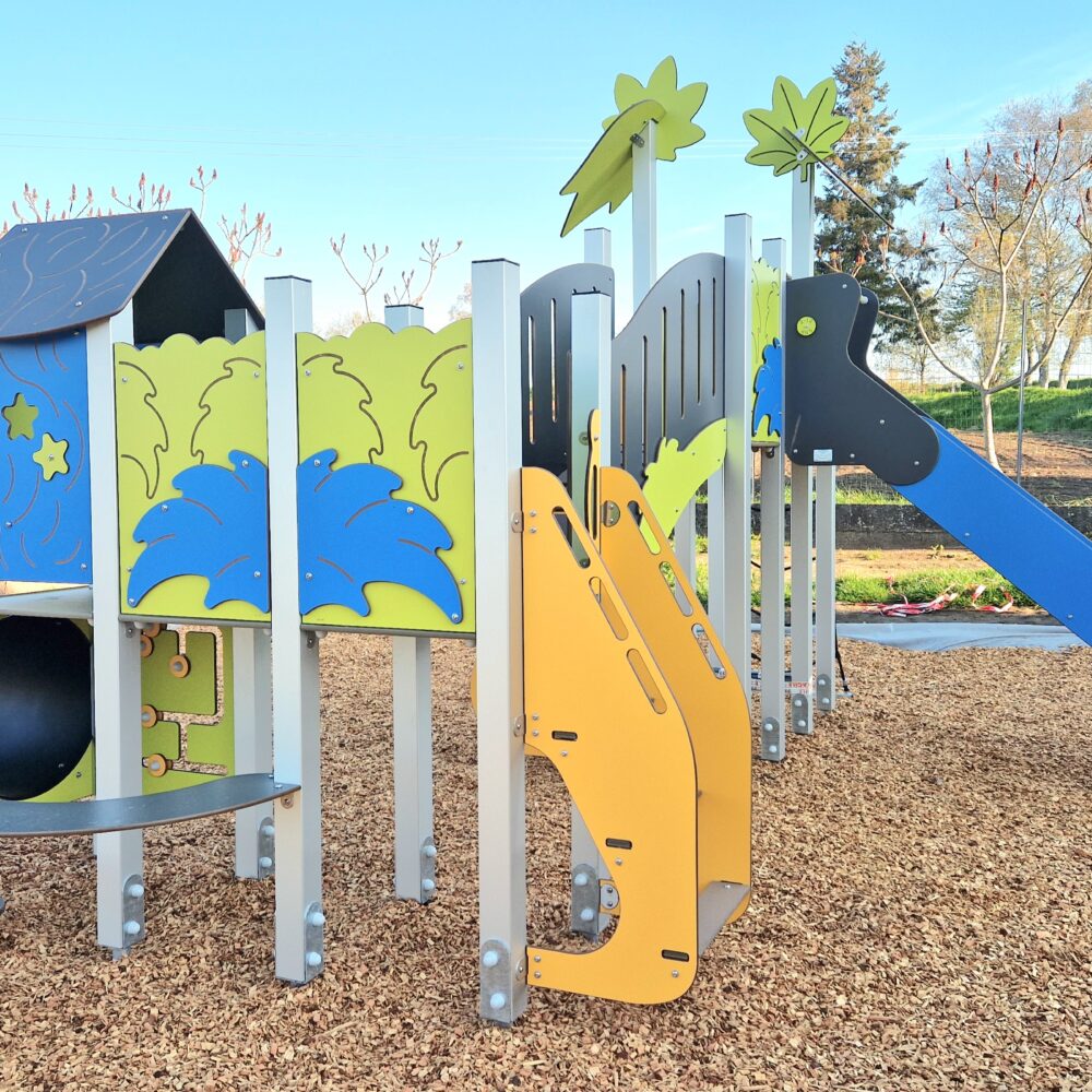 4 Kks 1123 Tam Tam Poteaux Aluminium Et Hpl école Notre Dame De Lourdes Inzinzac Lochrist 56