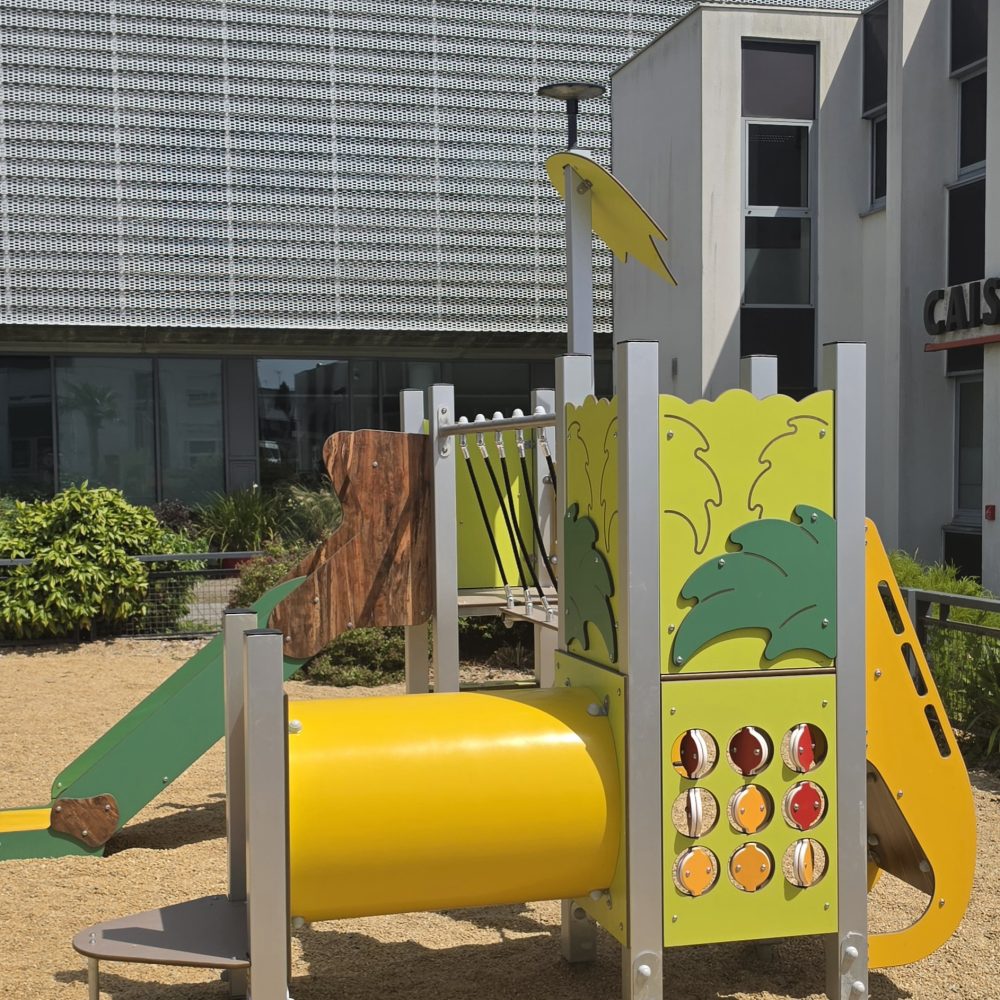 Aire De Jeu Kks1452 Poteaux Alu Et Hpl Mairie Ploemeur 56 (1)