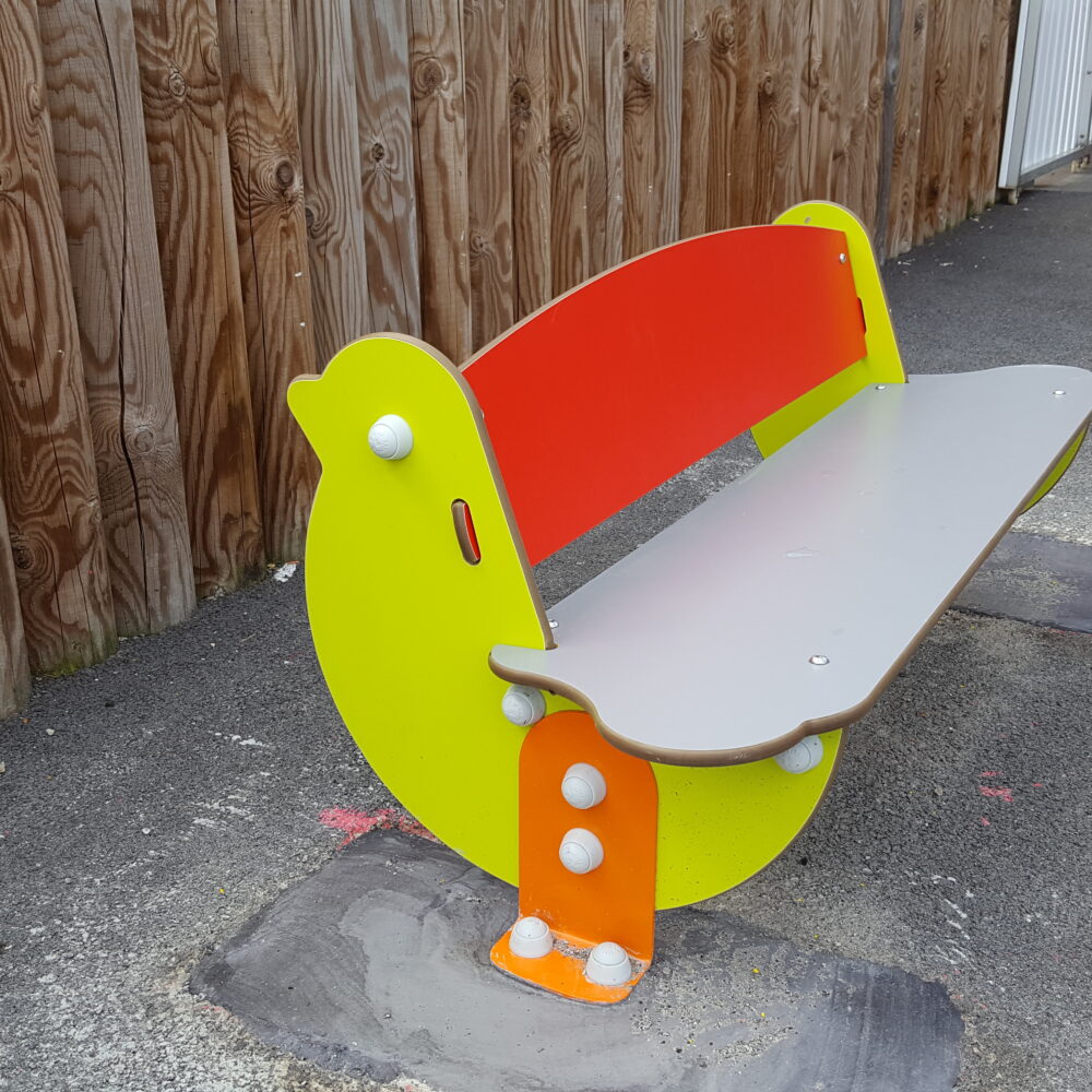 Amc Banc Canari Mobilier Banc Enfants Creche Poussin Landevant 56 Hpl .jpg