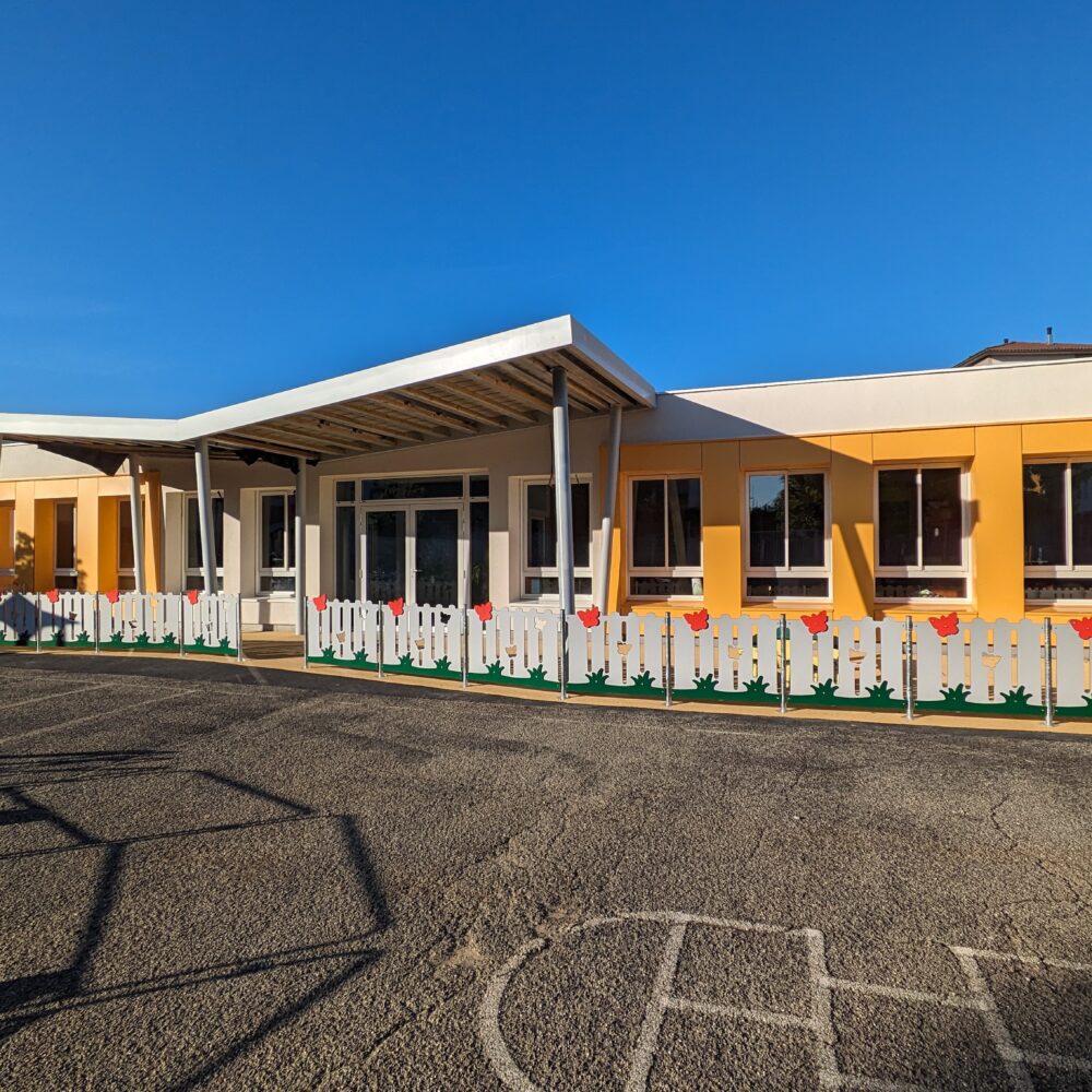 Cloture Aire Jeux Creche Terre Papillon Pmr (1)