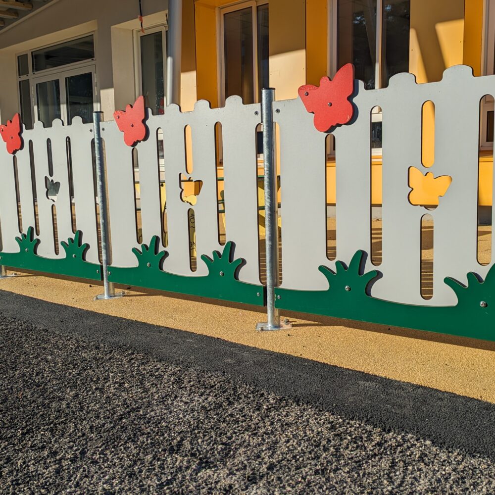 Cloture Aire Jeux Creche Terre Papillon Pmr (3)