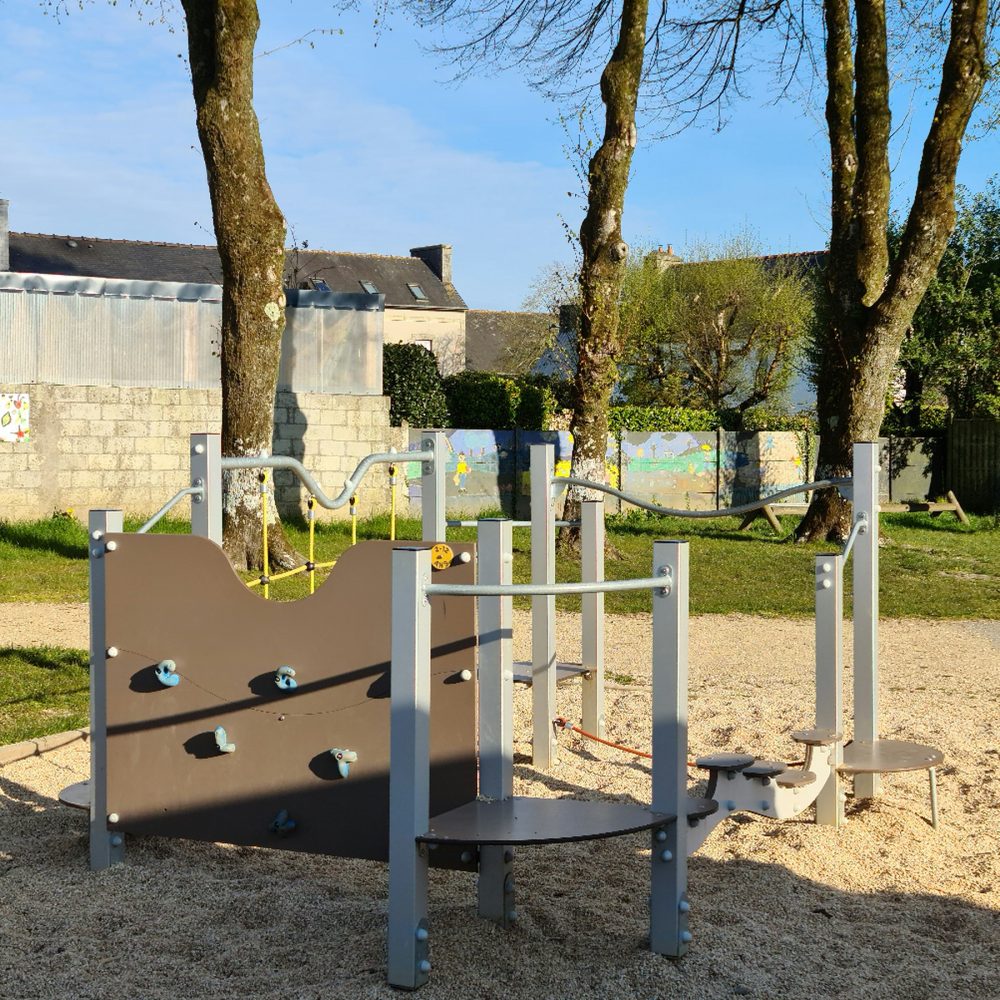 Geb Ekilibre Poteaux Alu Et Hpl école Privée Glomel 22