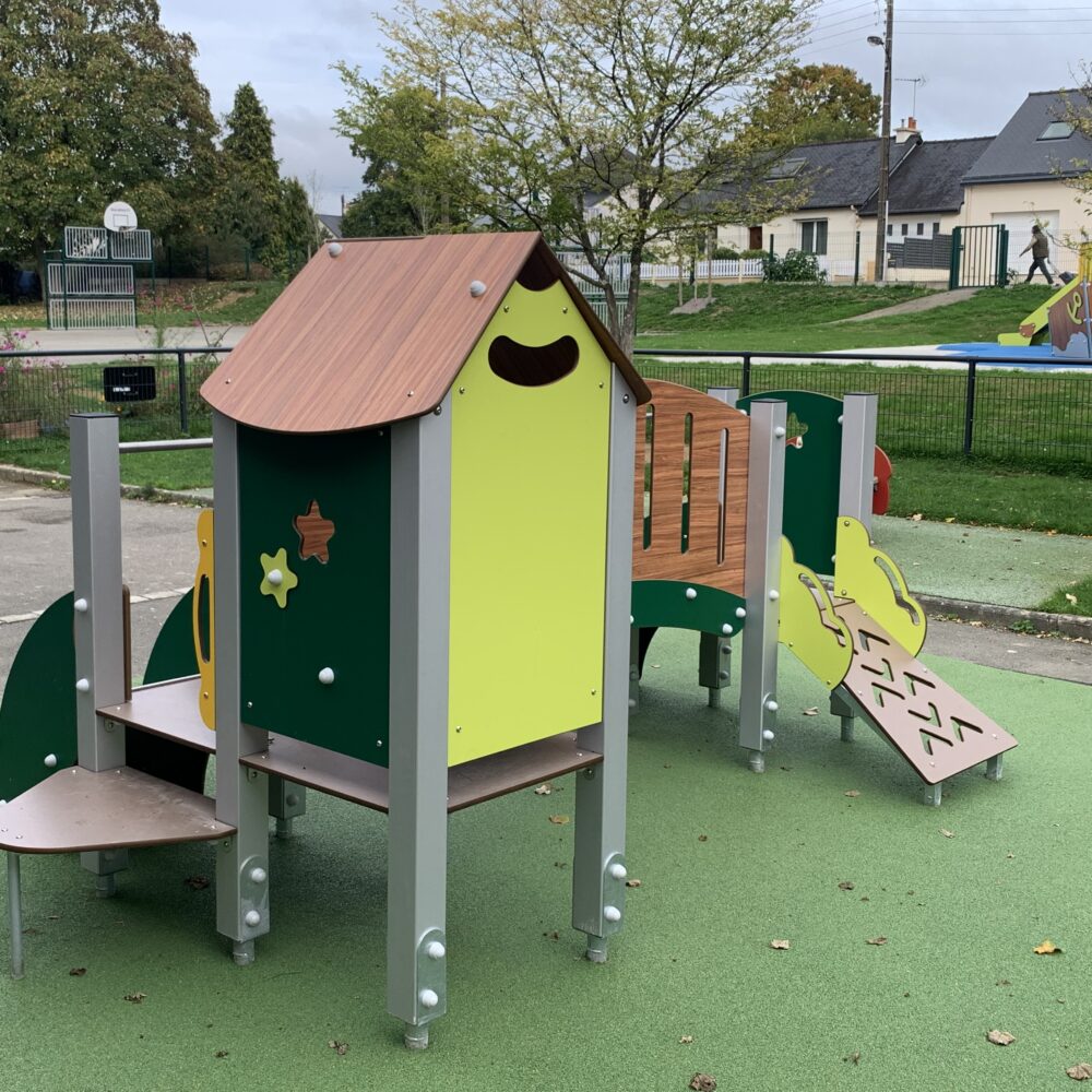 Kks 1021 Pomette Structure Jeux Cabane Petits Pont Cachette Grimpe Accès Facile Acigné .jpg