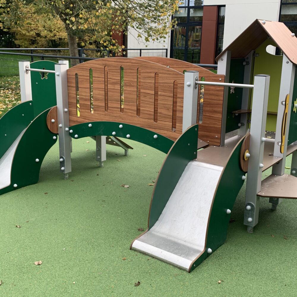 Kks 1021 Pomette Structure Jeux Cabane Petits Pont Cachette Grimpe Accès Facile Acigné 35.jpg