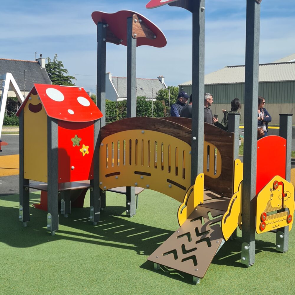 Kks 1177 Dynamite Structure Jeux Jardin Champignon Nature Enfants Cachette Toboggan Forêt Taule 29.jpg