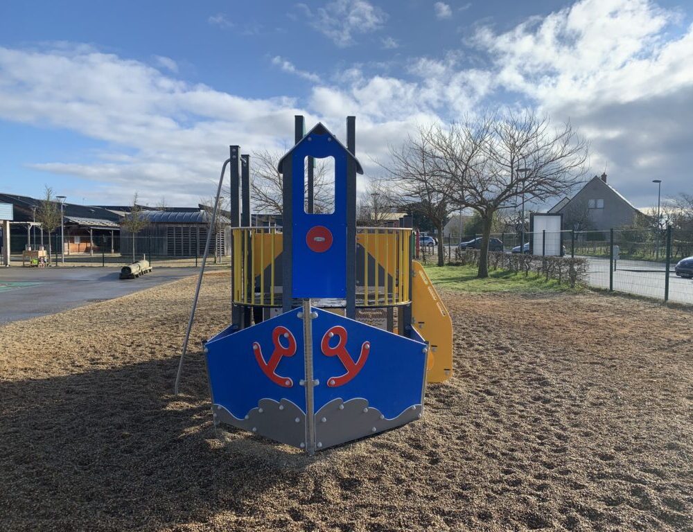 Kks 1179 Pr Pehd 3 Structure De Jeux Pirate À L'abordage Pour Parc Et école. Vue Face