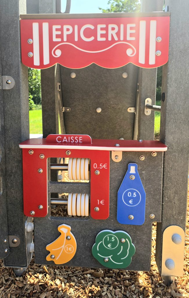 Aire de jeux en plastique recyclé KRS 0016 installée à Sulniac dans le Morbihan