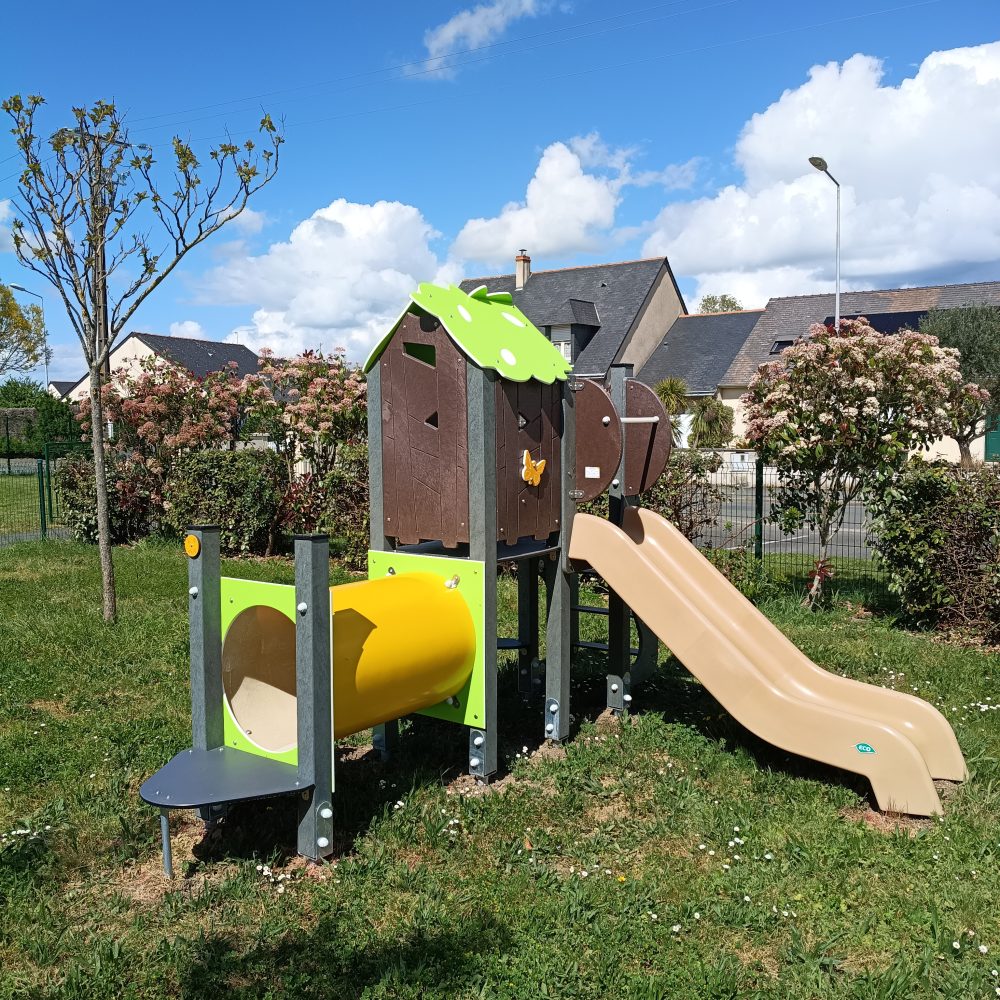 Lcc Cab Cache Structure Jeux Toboggan Marchande Assise Recycle Escalier Val Du Layon 49 Pr R Photo (1)