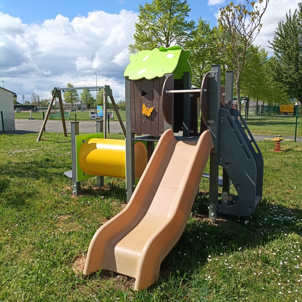 Lcc Cab Cache Structure Jeux Toboggan Marchande Assise Recycle Escalier Val Du Layon 49 Pr R Photo (3)