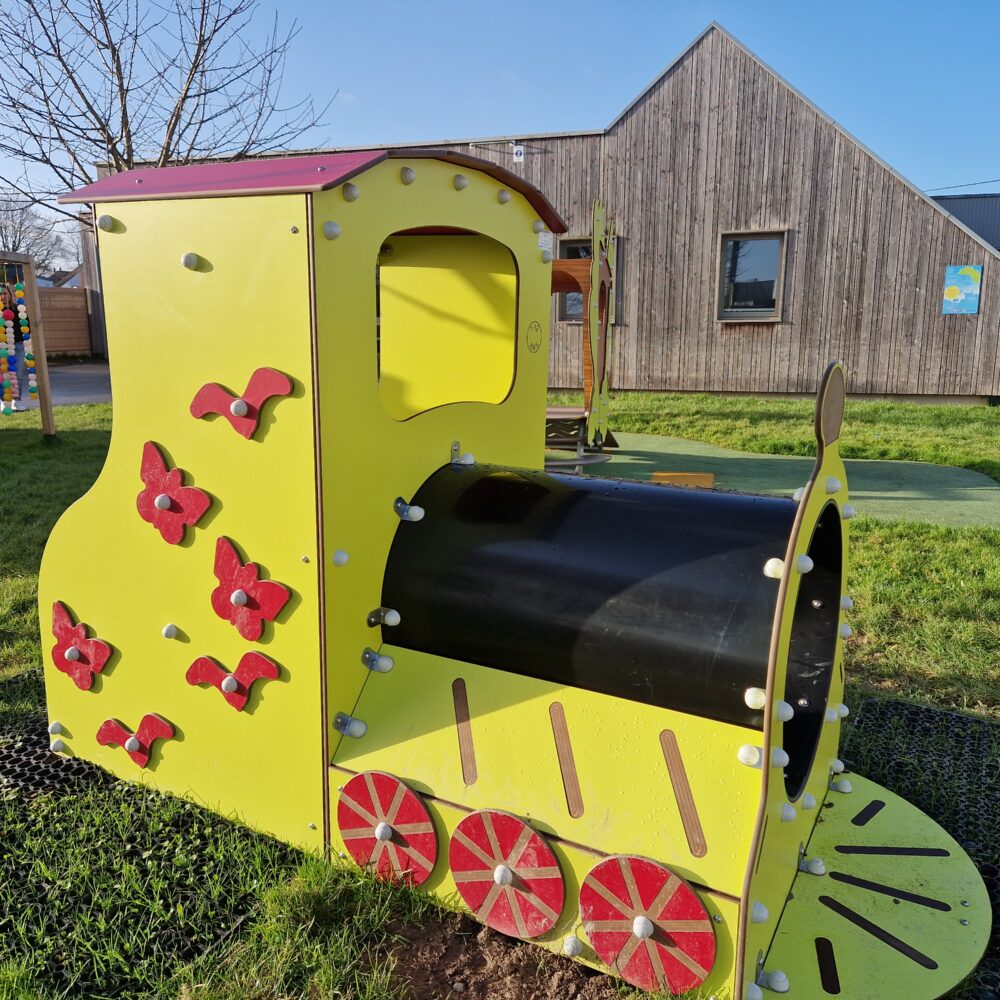 Mle Lorient Express Train Locomotive Jeune Rouge Photo4 (1)
