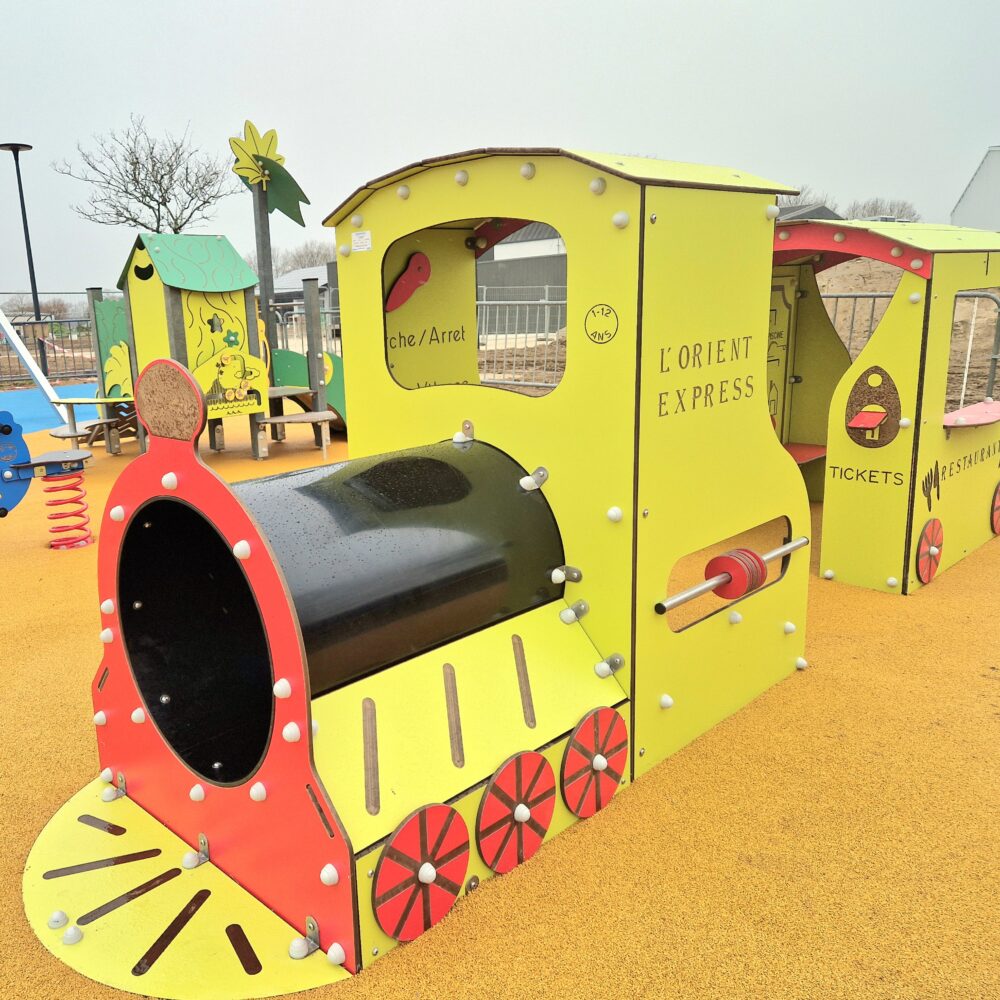 Mle Lorient Express Train Locomotive Jeune Rouge Photo4 (2)