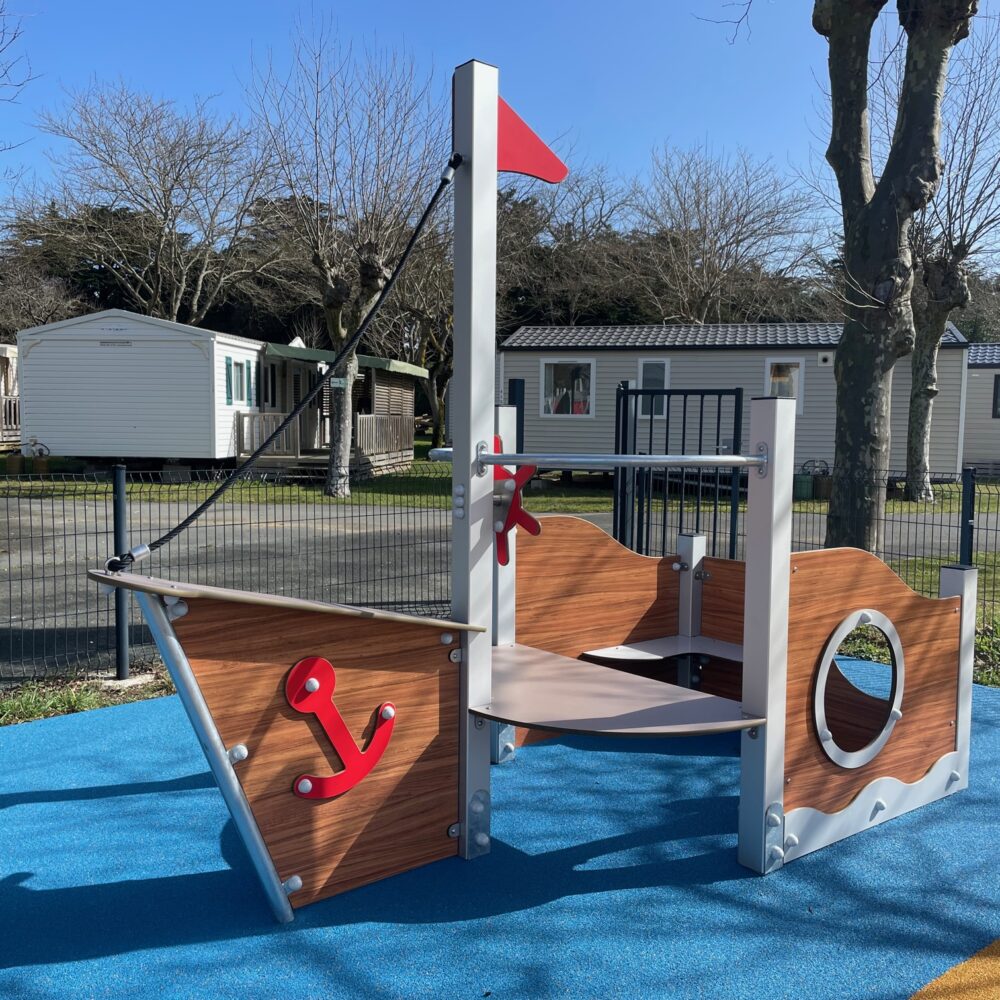 NKN-KANOT-Cabane-jeux-extérieur-collectivité-camping-photo-realisation-navire-bateau-mer