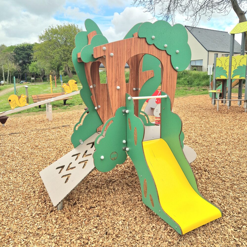 Pkp Kabanon Structure Jeux Cabane Toboggan Arbre Cachette Bois.jpg