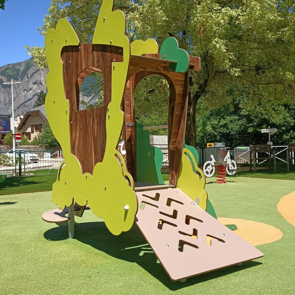 Pkp Kabanon Structure Jeux Cabane Toboggan Arbre Cachette Cabanon.jpg