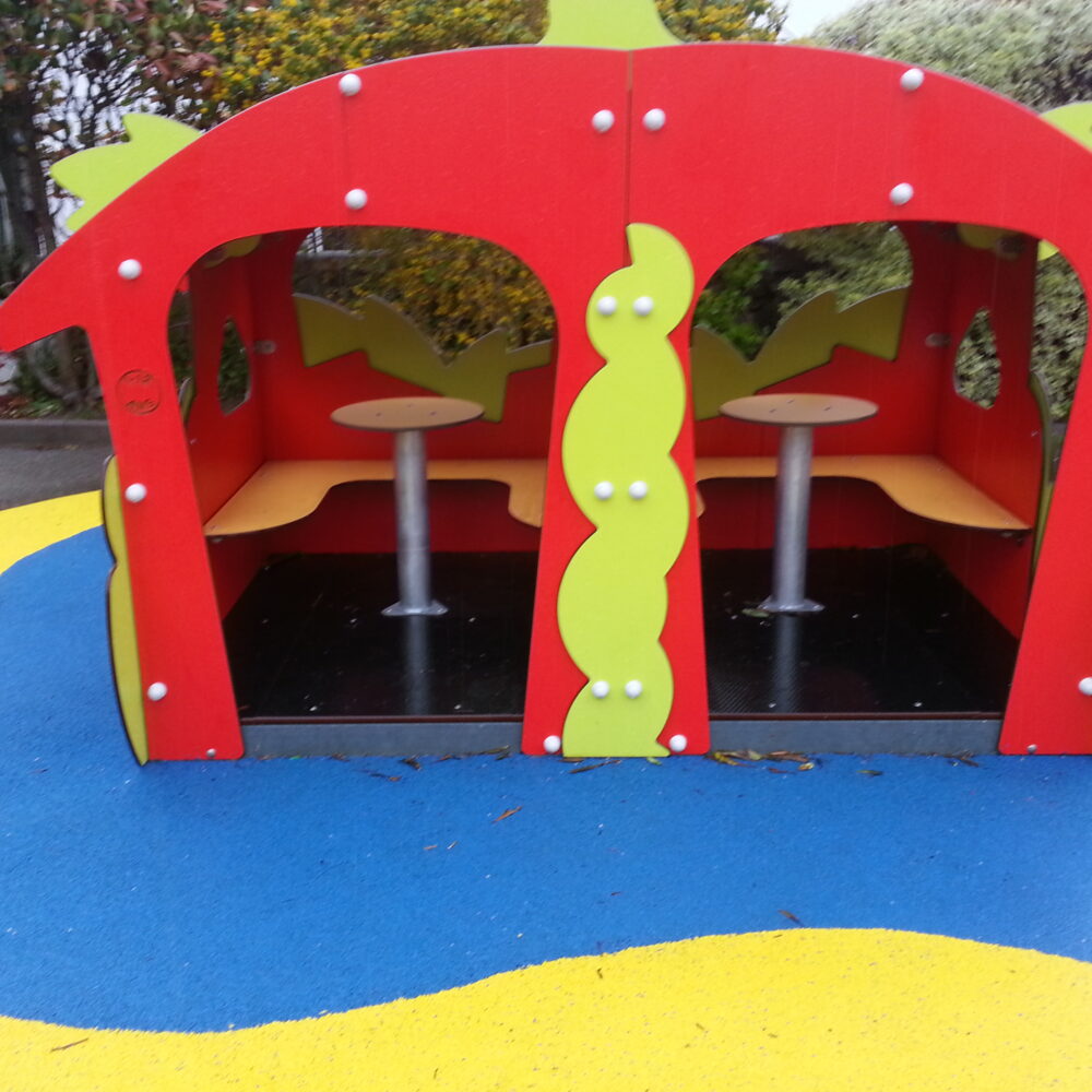 Cabane-maisonnette-enfant-jeu-Pob-Robinson-photo-realisation