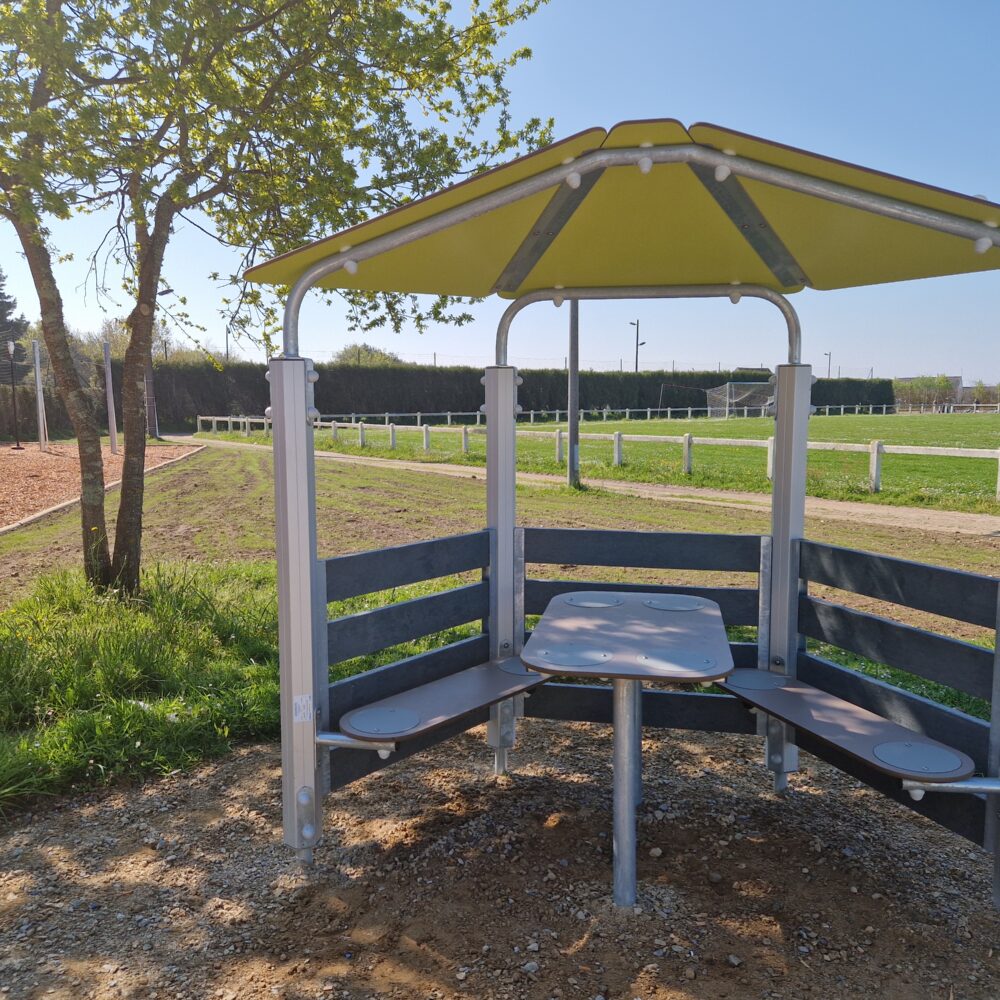 Qa5 Banc Good Vibrations Mobilier Street Table Hub College Lycee Devoirs Toit Locmariaquer 56.jpg