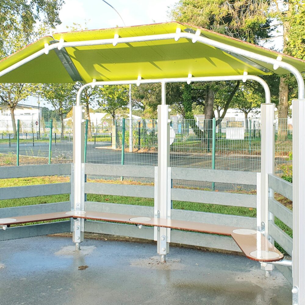 Qa6 Banc Yellow Submarine Mobilier Flagship Refuge Ados Couvert Toit Ploemeur 56 Hpl .jpg