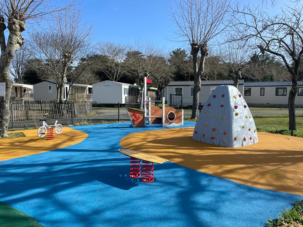 Rsf Surf Rcy Cyclou Aire De Jeux Camping Les Salières 17