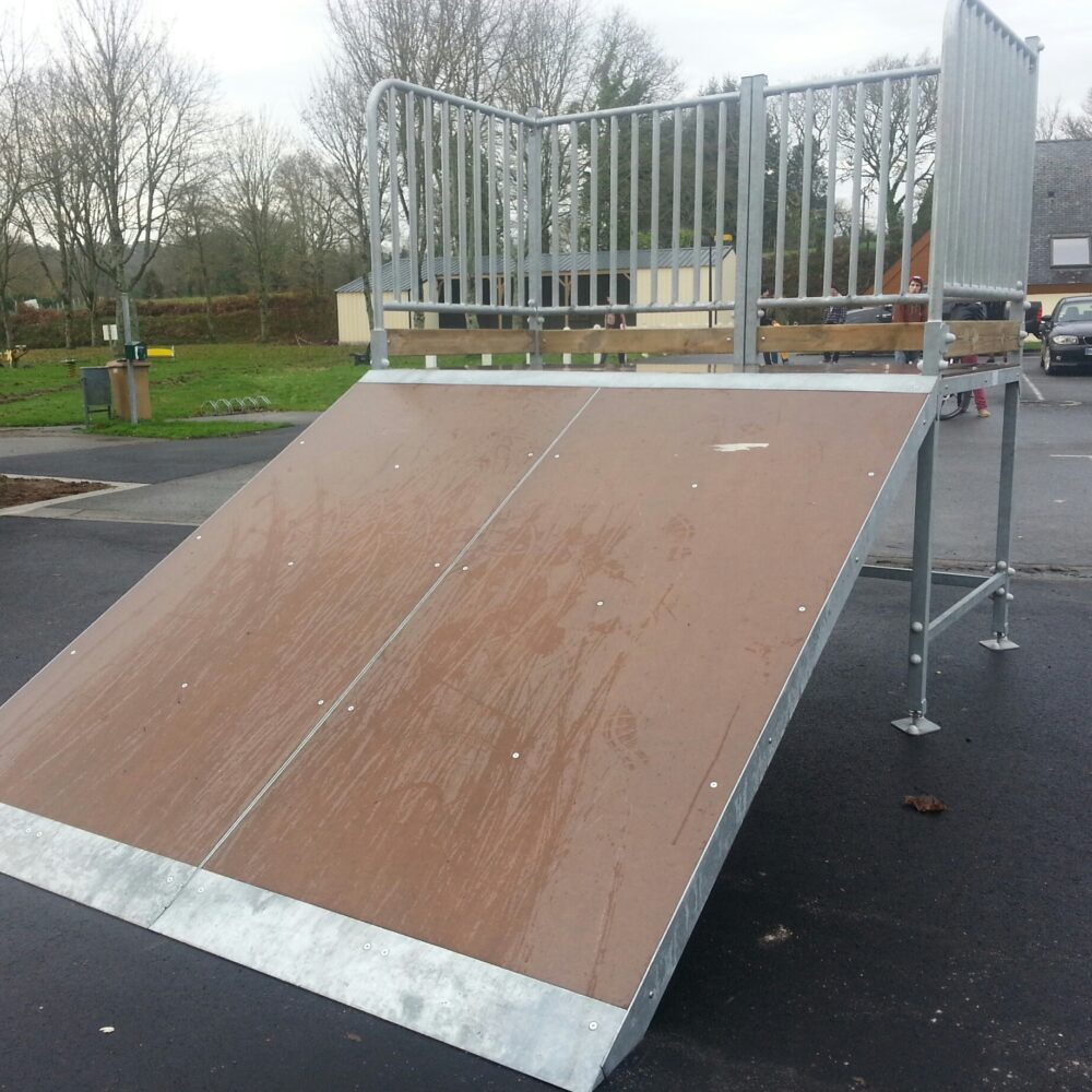 Ulr Lanceur Run Up Skate Parc Lanceur Droit Skate Rampe Hpl Bubry 56 Photo .jpg