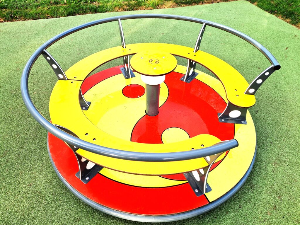 Aire De Jeux Leverger 35 Jeux Ressort Tourniquet Toboggan 4