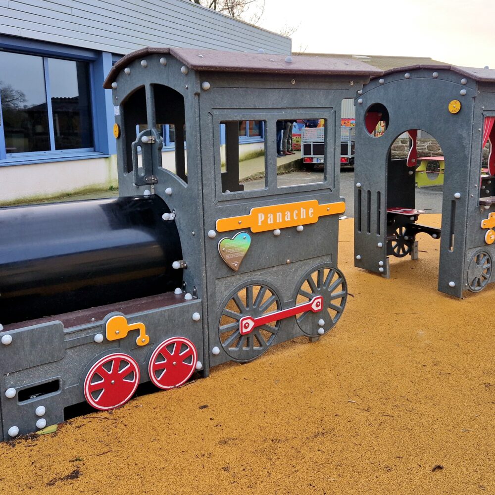 Cabane Train Recyclé éco Conception Locomotive Panache Express Photo Realisation