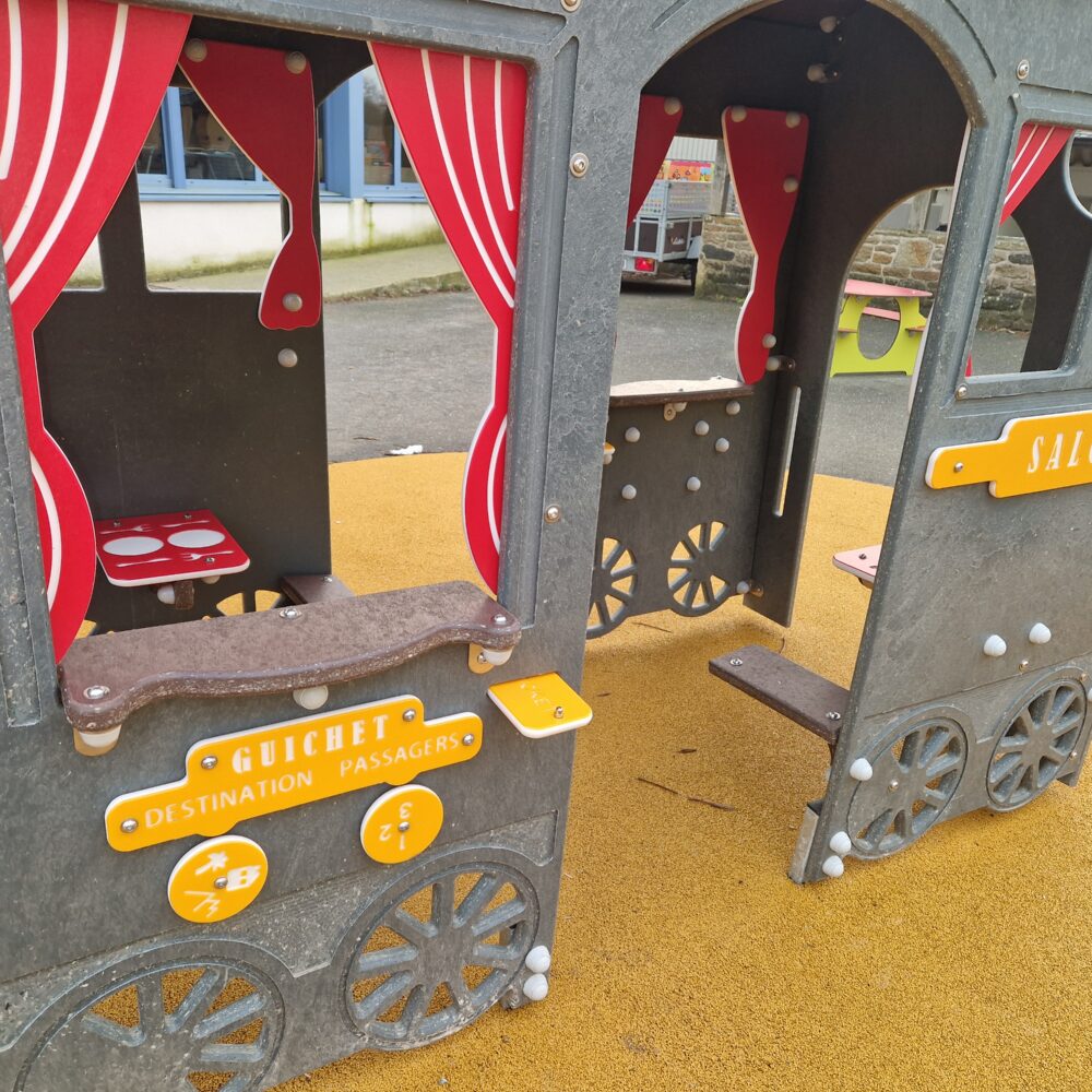 Cabane Train Recyclé éco Conception Locomotive Panache Express Photo Realisation 2