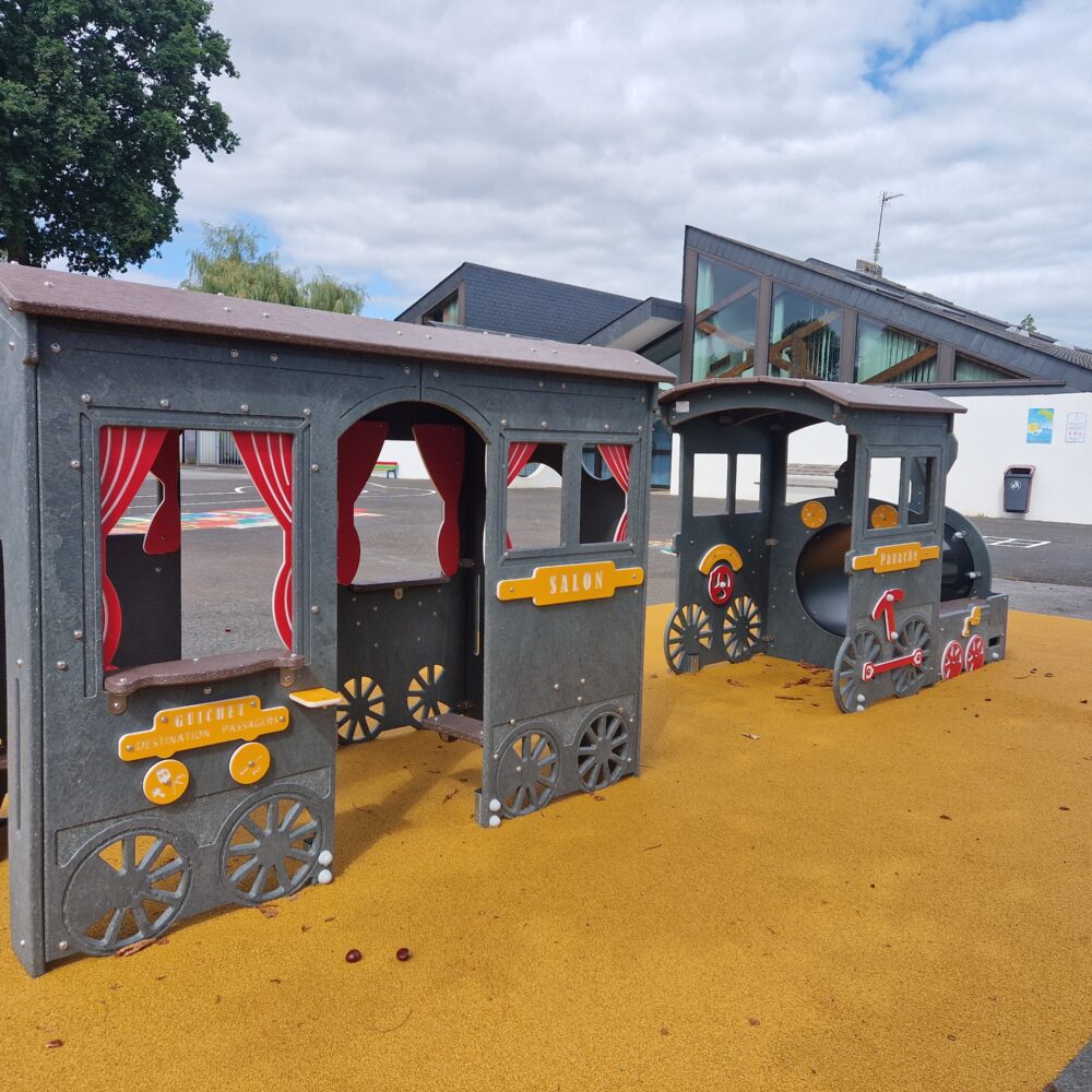 Cabanes Et Jeux De Roles 2 Lpe Panache Express Loudéac 22 Photo Realisation Recycle Plastique