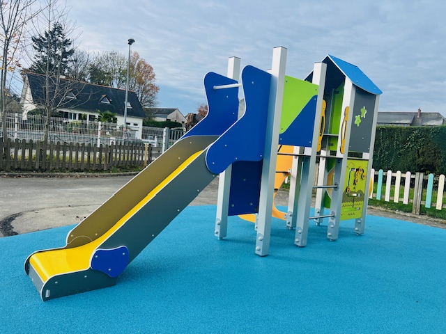 Kks799 Chocolat Structure Jeux Grimpe Escalier Echelons Escalade Glisse Toboggan Cabane Assise Cacher Manipulation Tunnel Saint Meen Le Grand 35 Pa Pehd Lagoon Photo 4.jpg