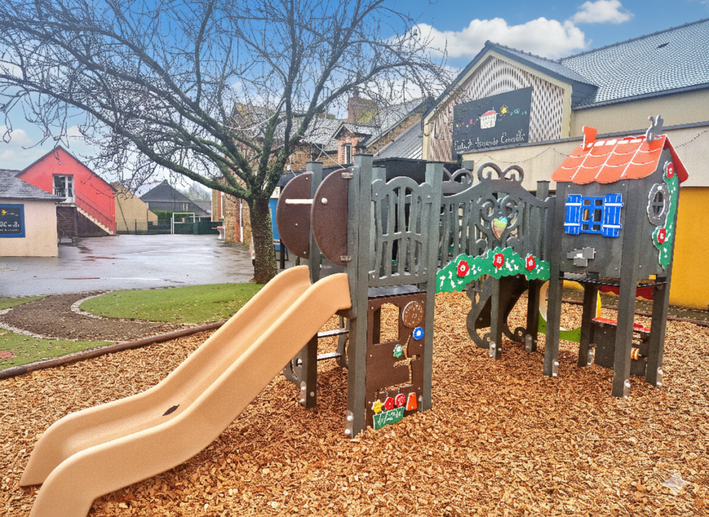 Structure Jeux Recycle Cabane Escalade Cornillé(39)