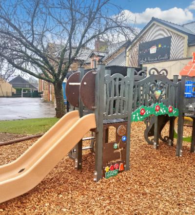 Structure Jeux Recycle Cabane Escalade Cornillé(39)