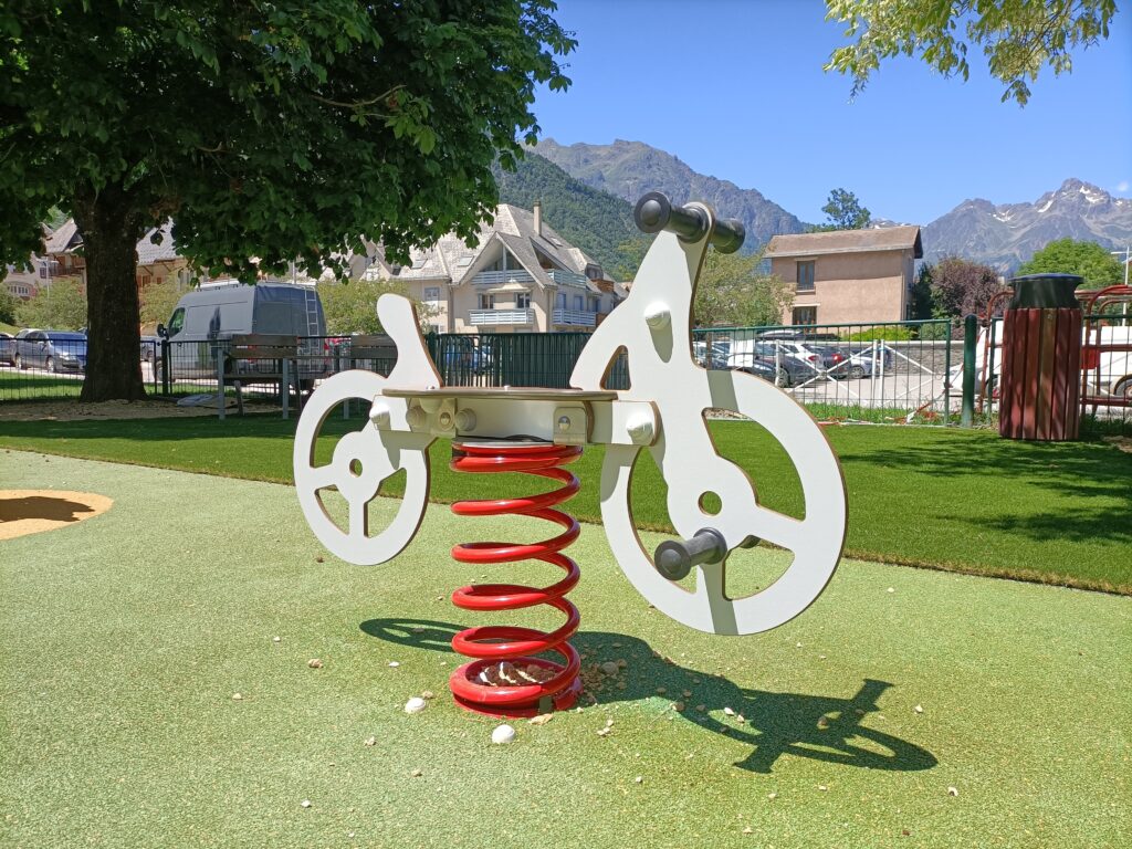 Aire de jeux 2-12 ans Isère Bourg d'Oisans