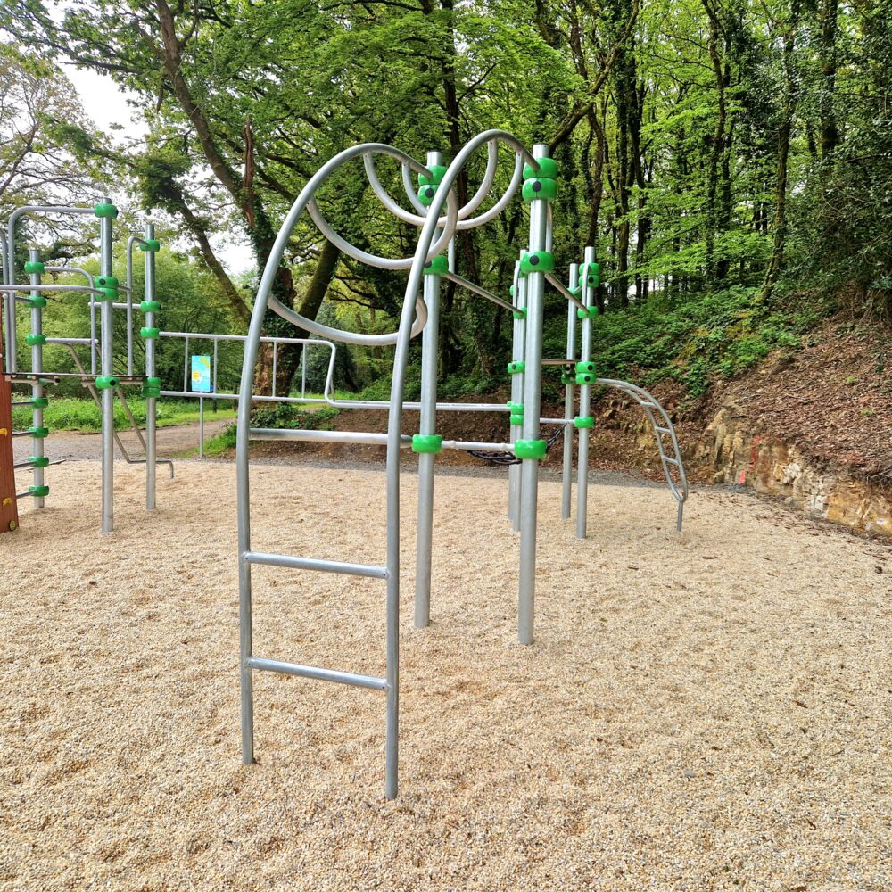 Structure d'escalade tubulaire KBS 054 pour enfants et adolescents