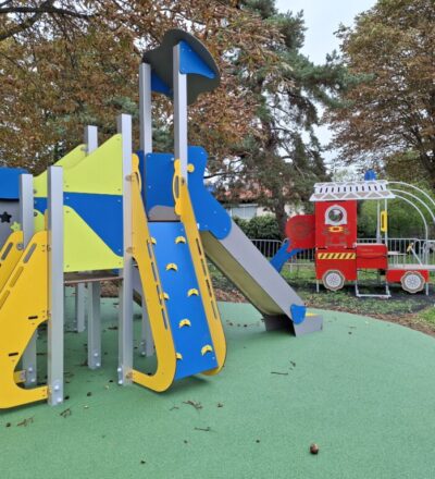 Aire De Jeux Dans Un Square De La Commune De Bessancourt (95)