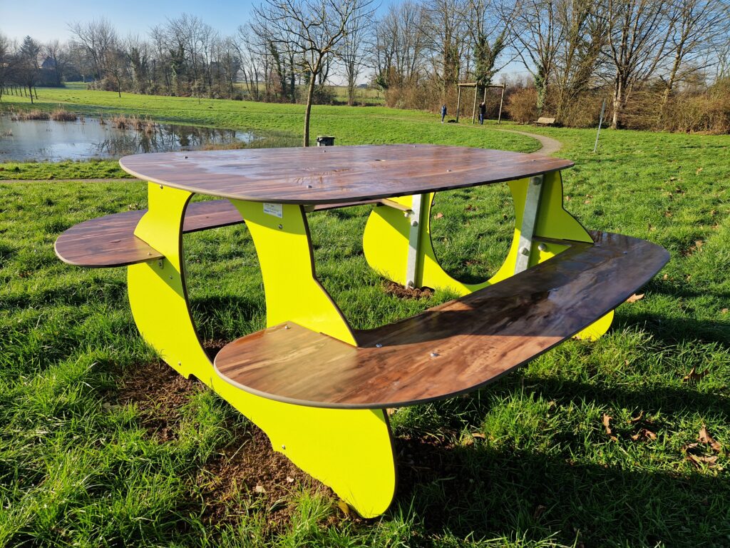 Aire De Jeux Fitness Bosse De Bretagne Table Mobilier Dejeuner
