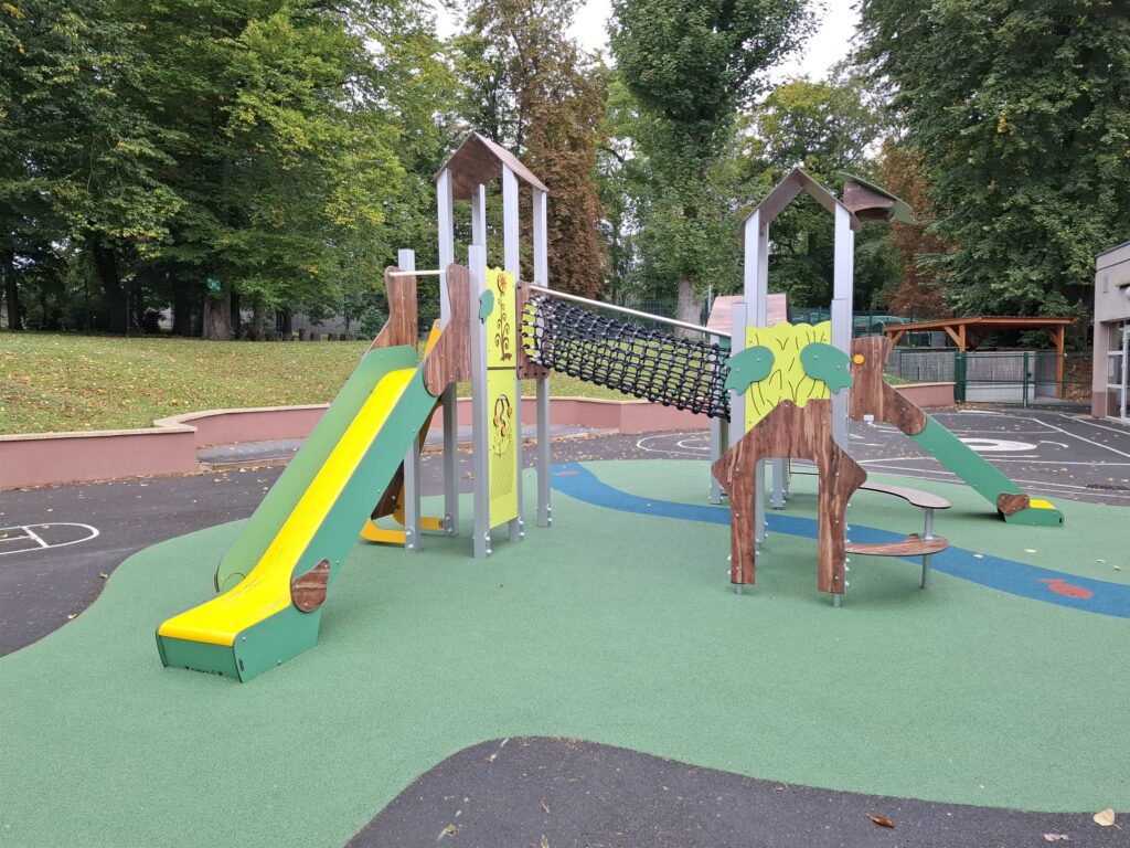 Aire De Jeux Scolaire Institution Du Saint Esprit Beauvais