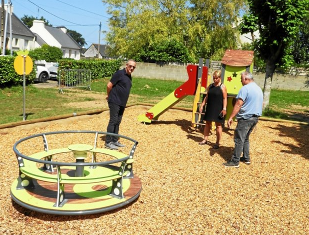 Aménagement D'un Jardin Public Avec Aire De Jeux Rue Saint Pol Roux à Plouvien