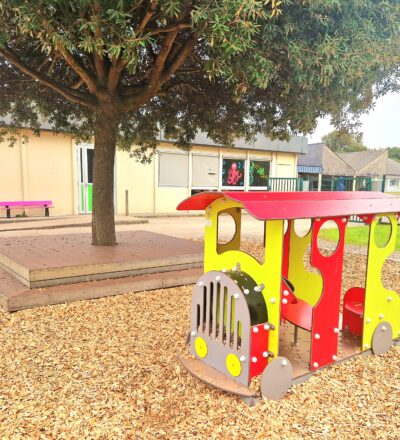 Cabanes Et Jeux De Roles Mbs Bus Belz 56 Car Bus Rouge Jaune Cour Ecole