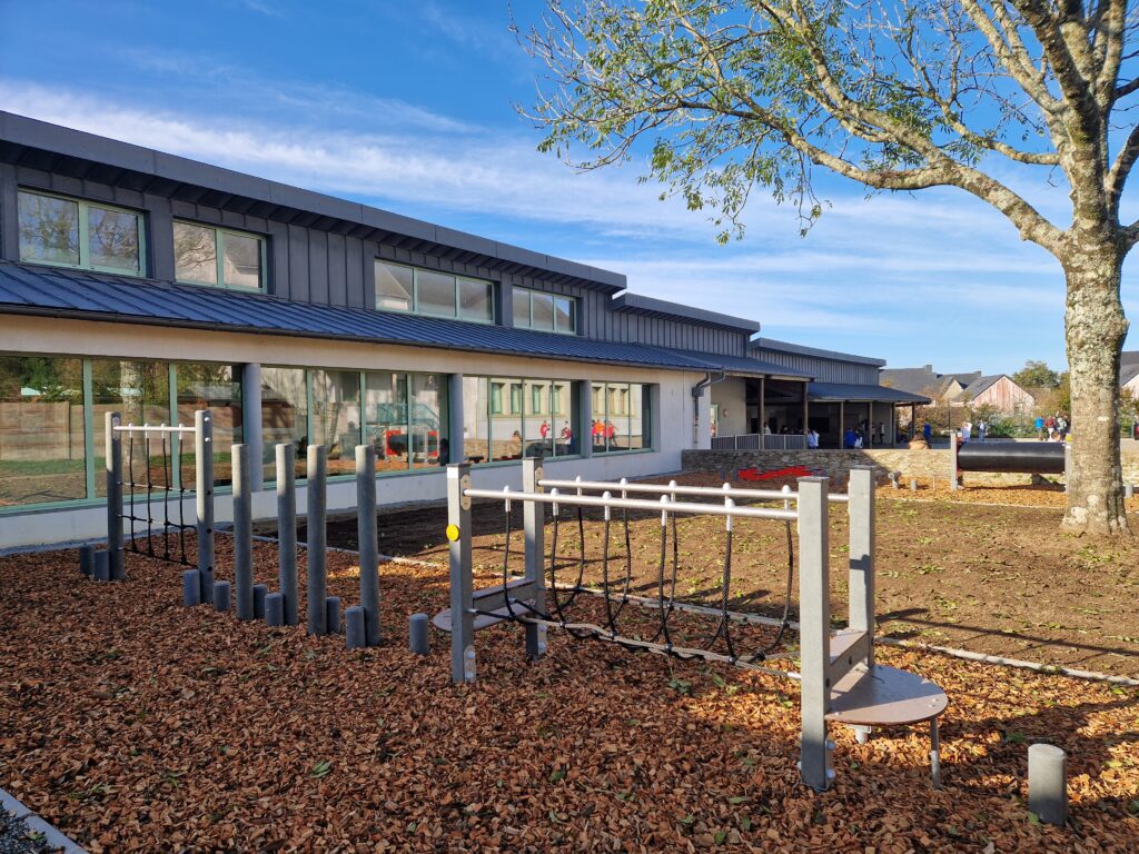 Parcours de motricité plastique recyclé pour école primaire Finistère