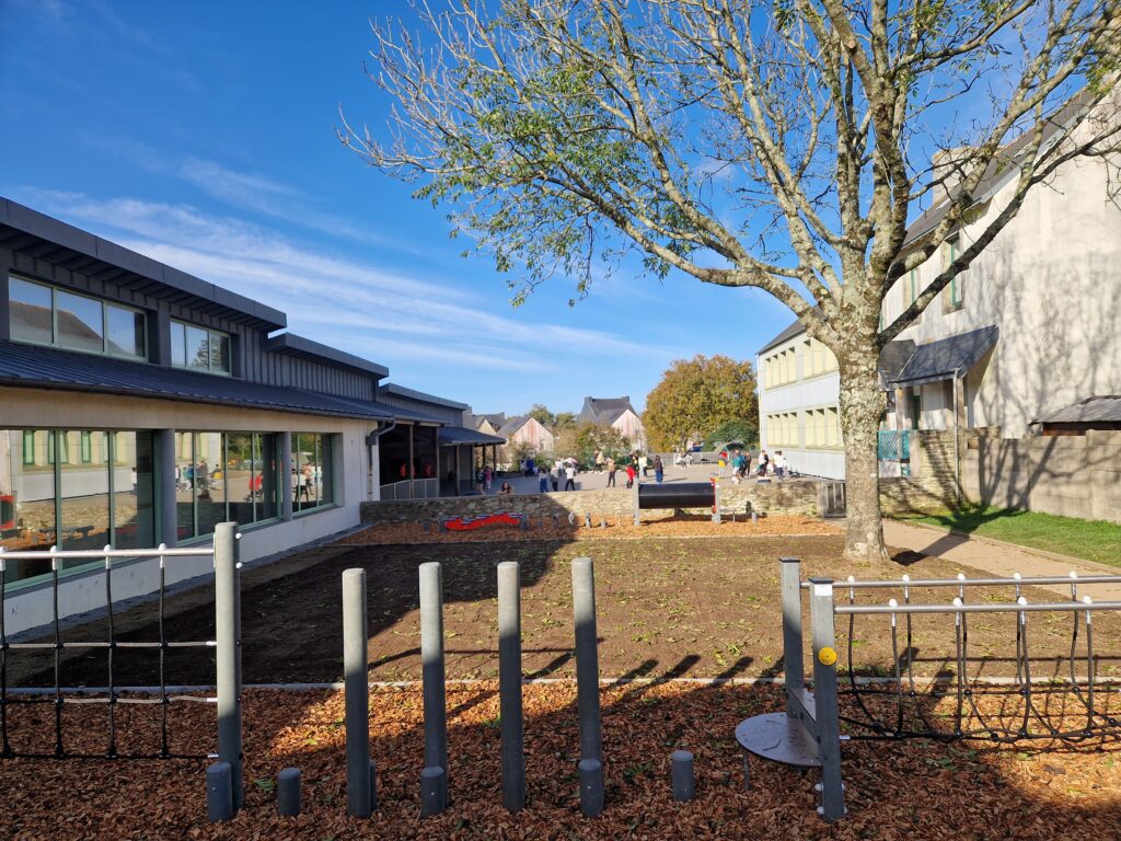 Parcours de motricité plastique recyclé pour école primaire Finistère