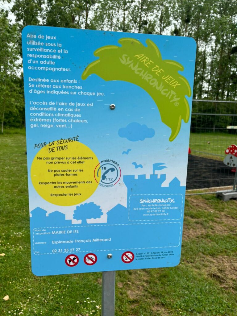 Exemple D'affichage Obligatoire Avec Tranches D'âge Et Numéros D'urgence.