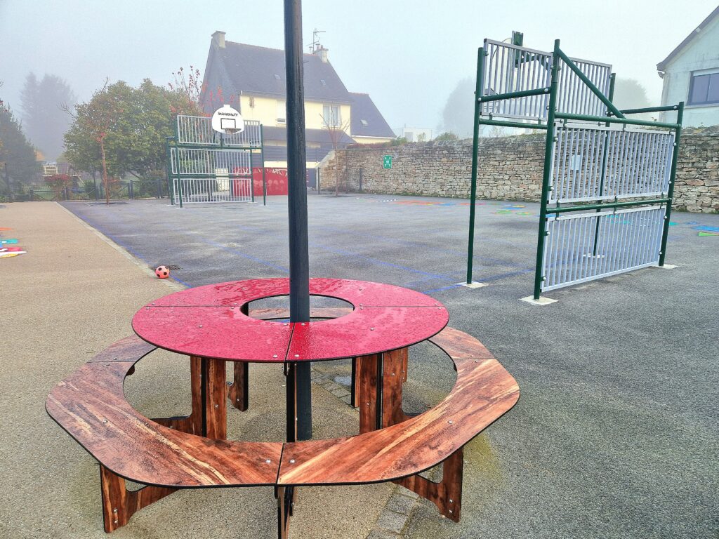 Fronton Multisports Et Du Mobilier Pour Les Enfants De L’École Primaire Publique De Querrien (29) 2