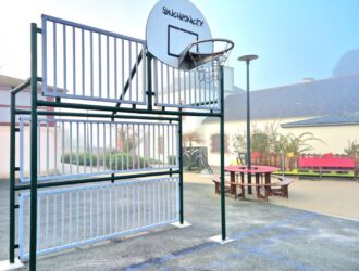 Fronton Multisports Et Du Mobilier Pour Les Enfants De L’École Primaire Publique De Querrien (29)