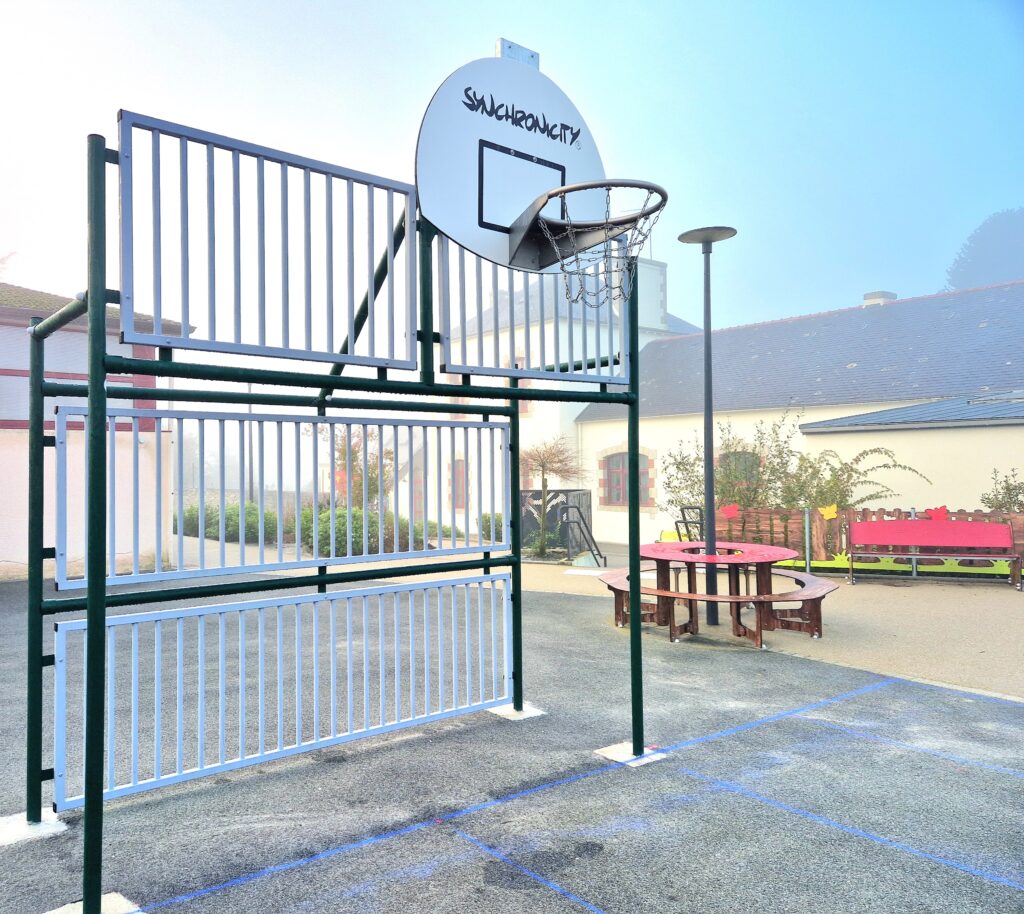 Fronton Multisports Et Du Mobilier Pour Les Enfants De L’École Primaire Publique De Querrien (29)