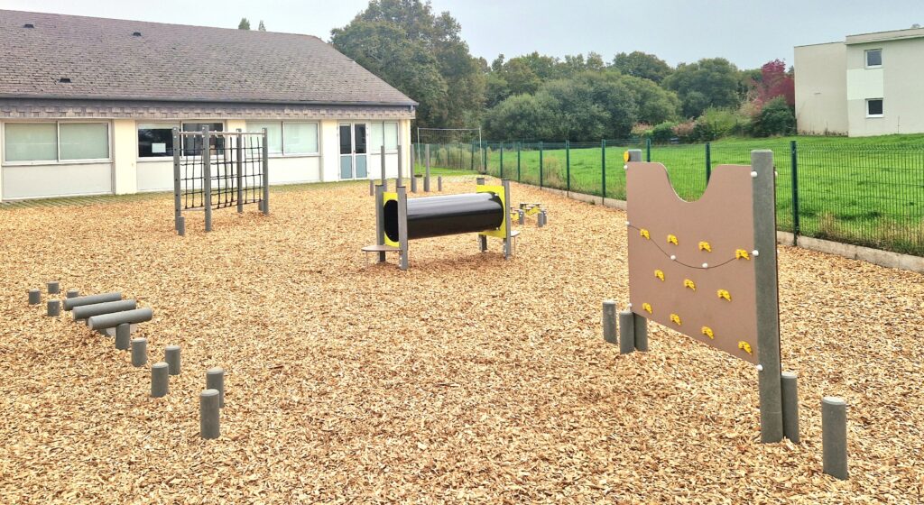 Gpm Module Motricité Recyclé Végétalisation Des Cours De L’école Primaire Et Maternelle De Belz (56)